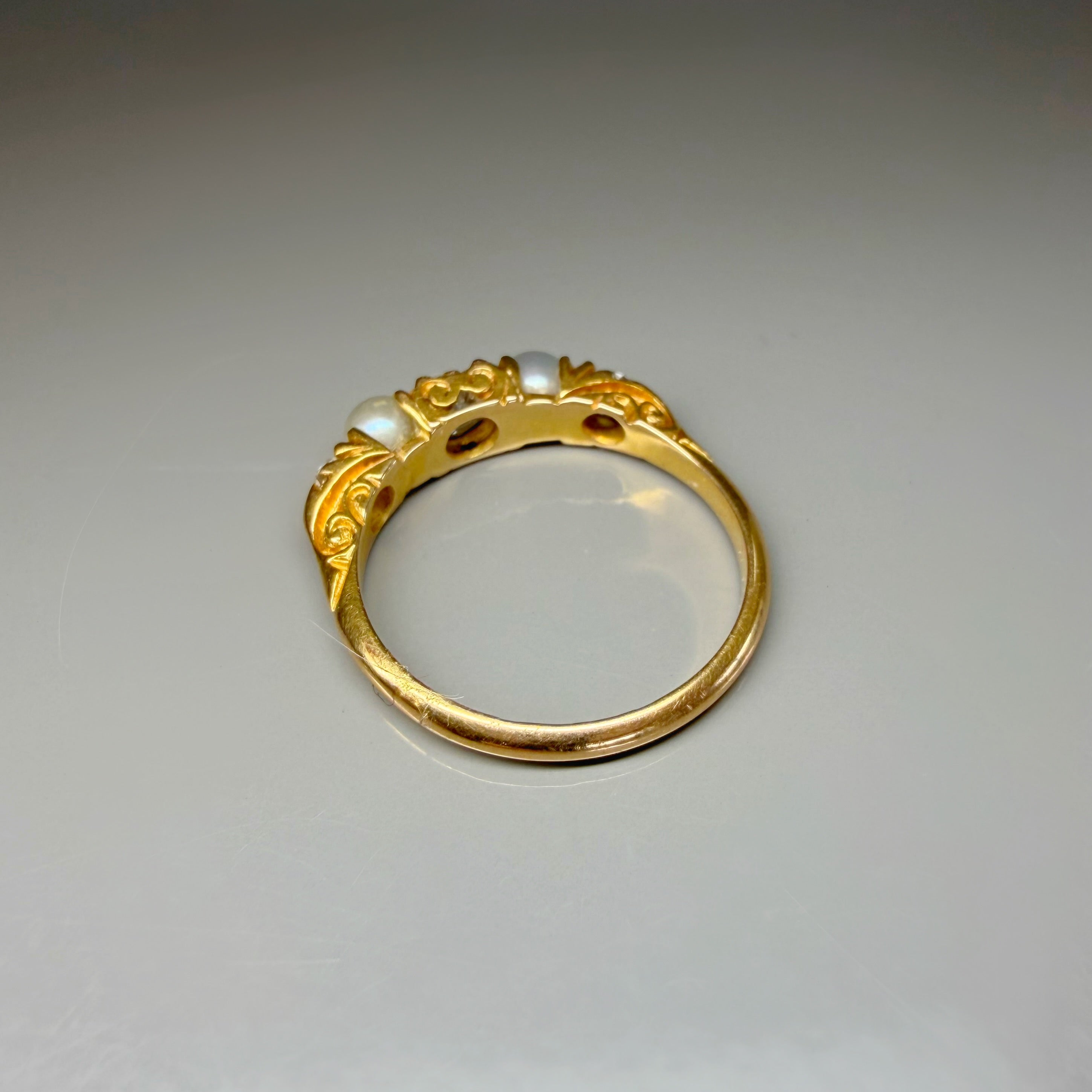 Antique Victorian Diamond and Pearl 18ct Gold Ring