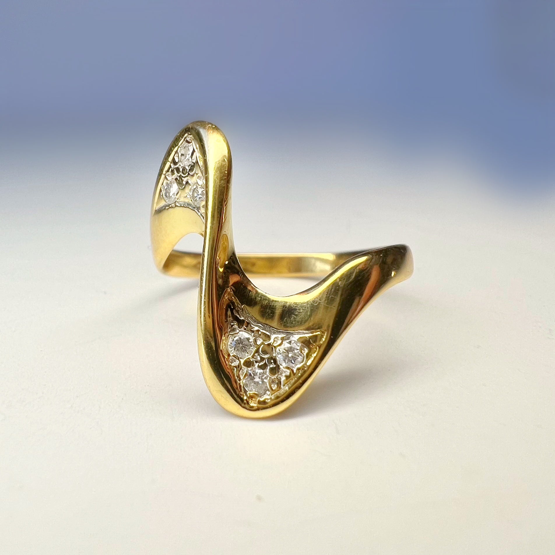 18ct Deep V Shaped Diamond Vintage Ring