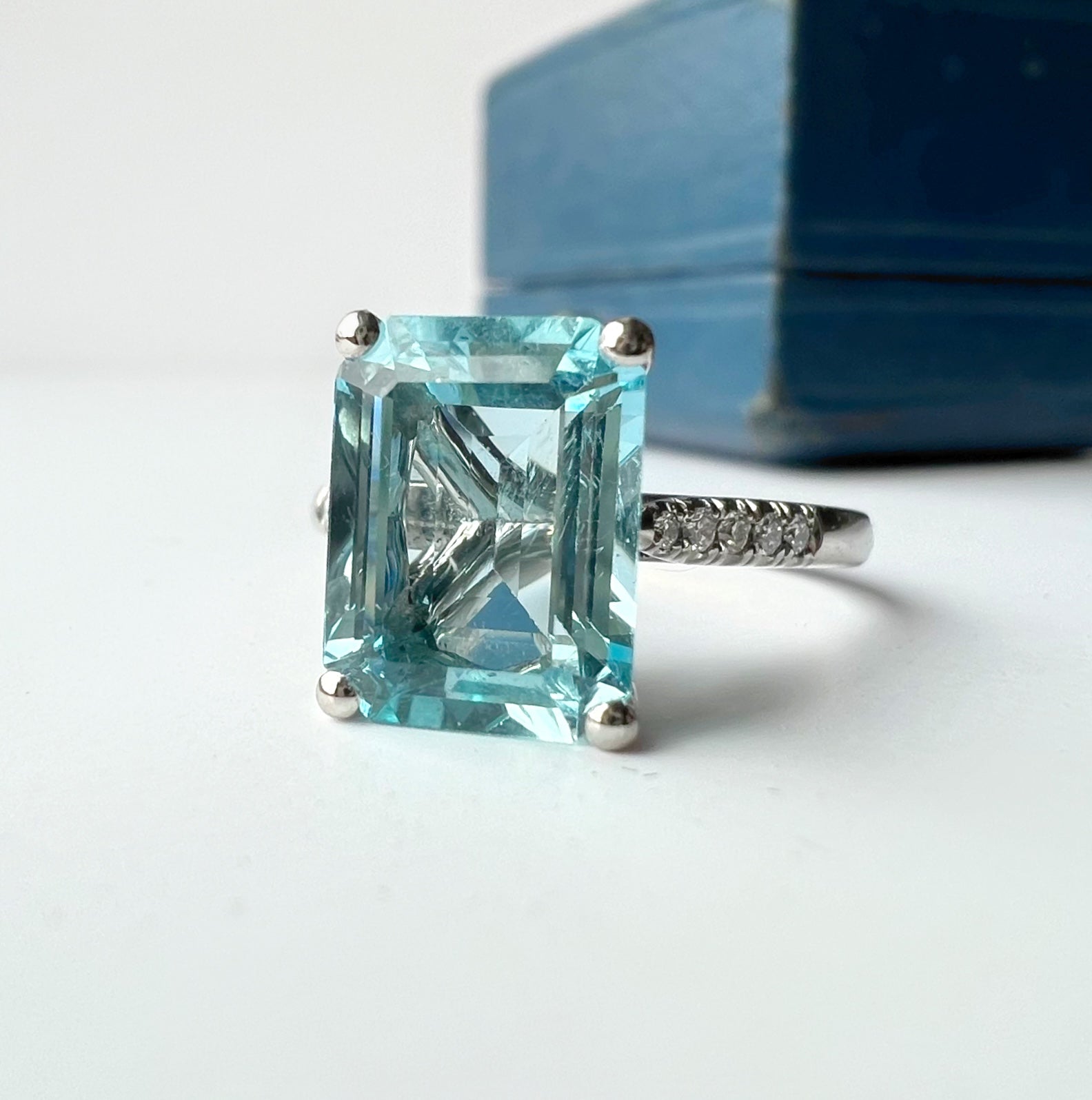2.60ct Aquamarine and Diamond Platinum Ring