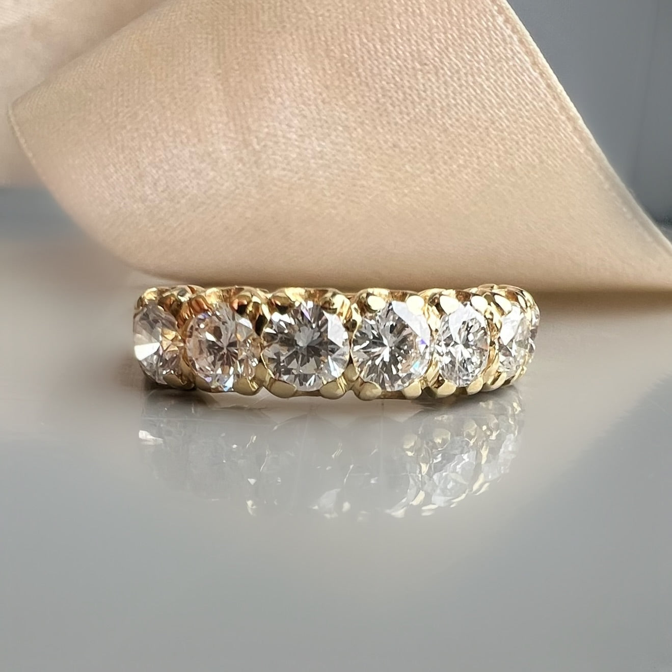 Beautiful Vintage 1.40ct 7 Stone Diamond Ring