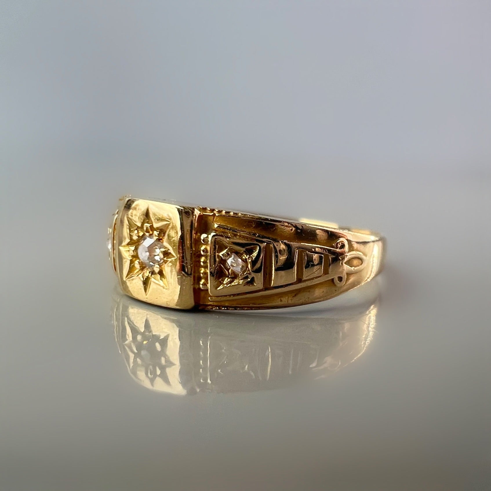 Antique 18ct Gold and Diamond Star Set Ring