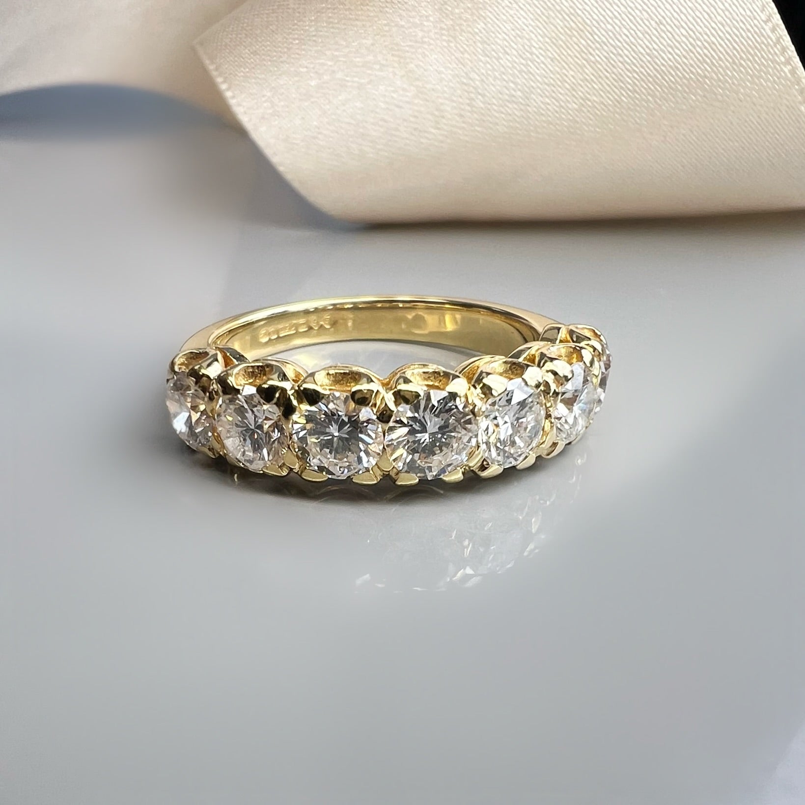 Beautiful Vintage 1.40ct 7 Stone Diamond Ring