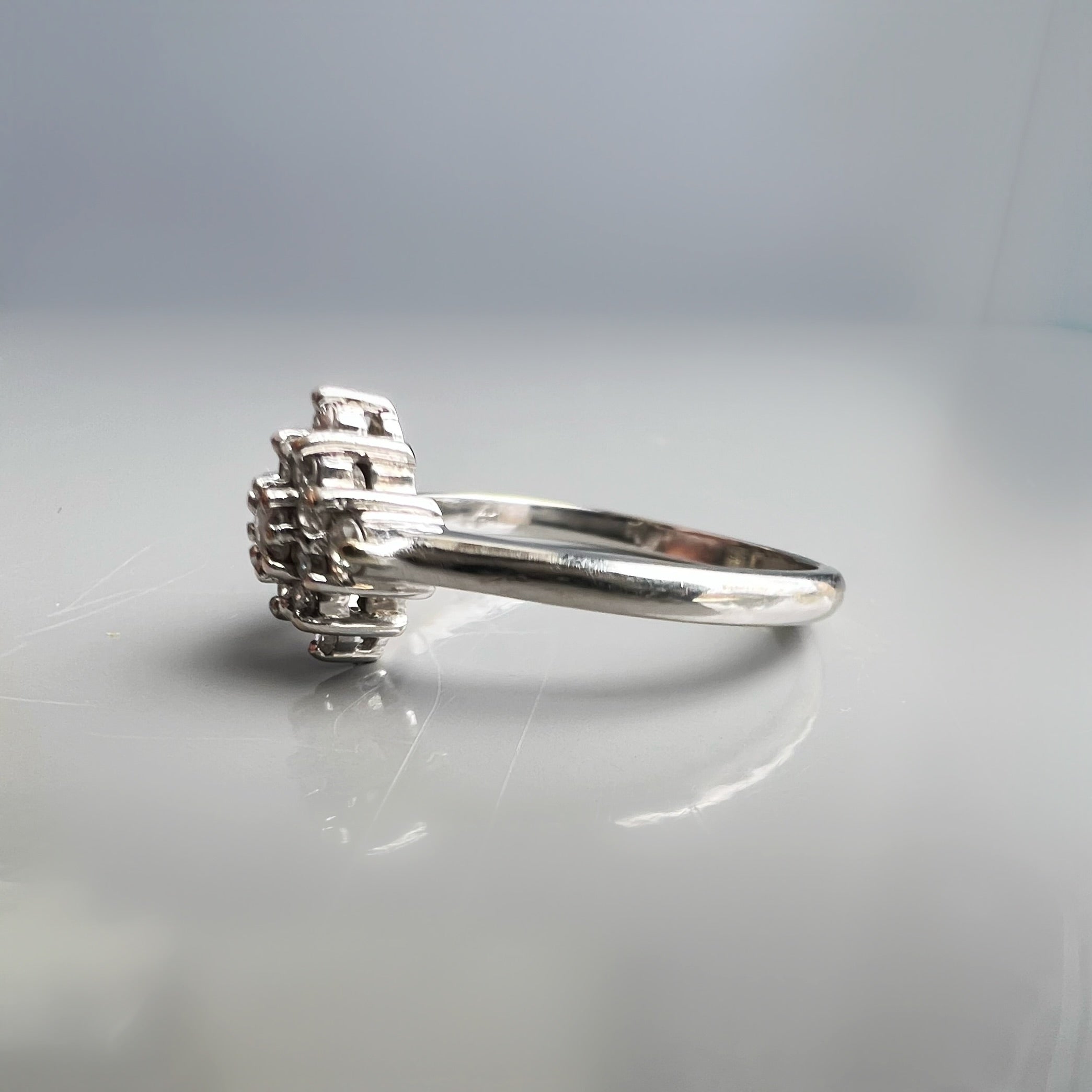 18ct White Gold Diamond Cluster Ring