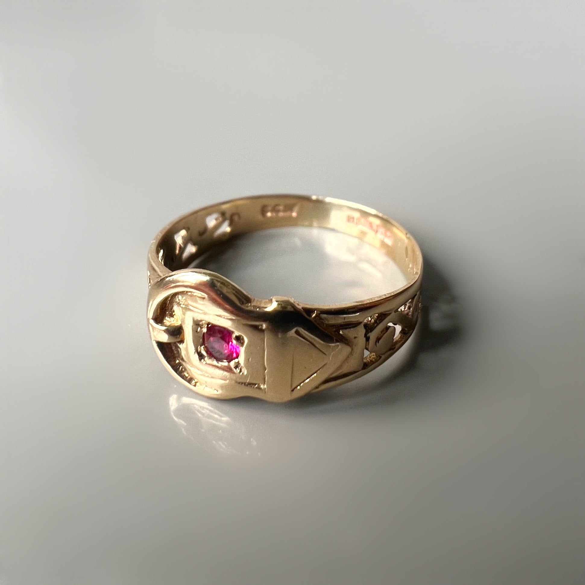 Vintage 9ct Gold Belt Buckle Ring with Ruby