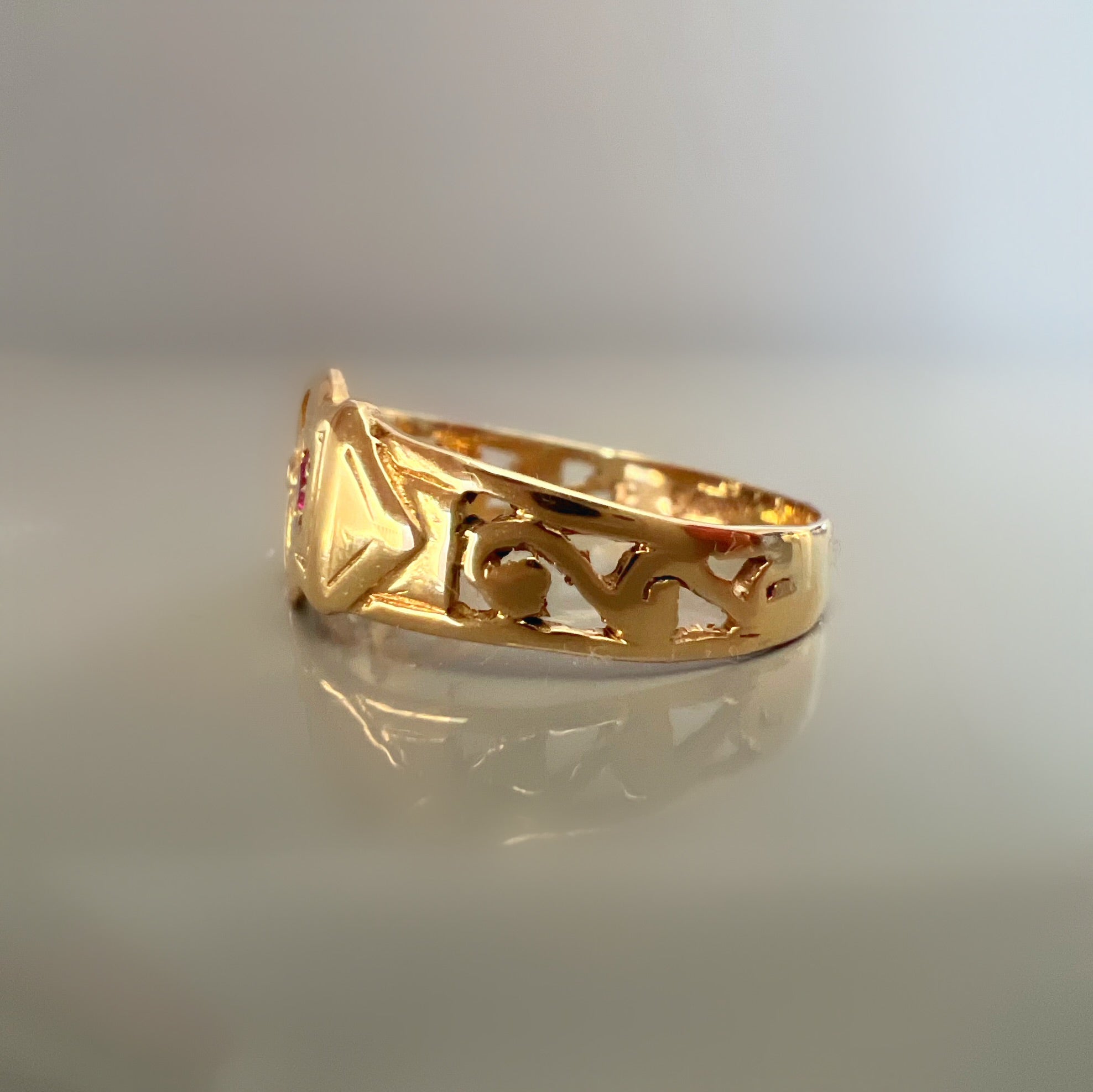 Vintage 9ct Gold Belt Buckle Ring with Ruby