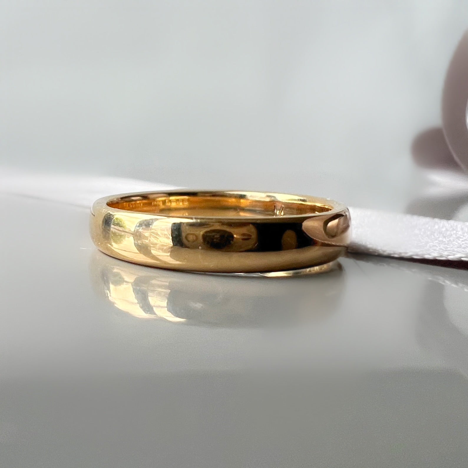 18ct Gold Antique Wedding Band