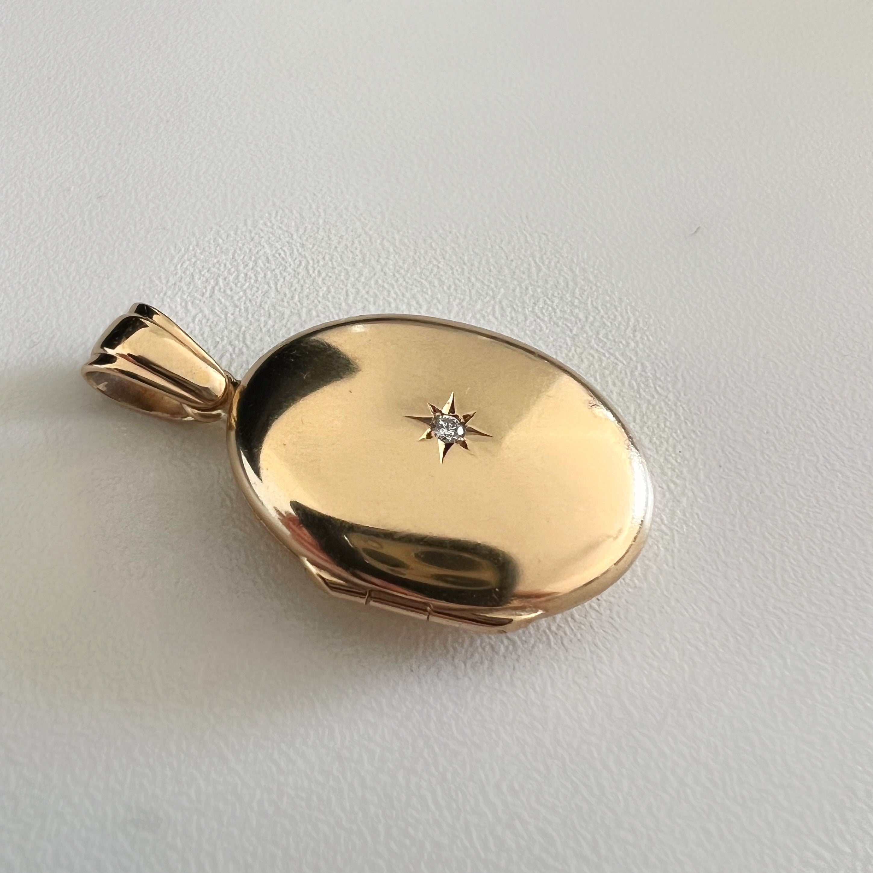 Vintage 9ct Gold Locket with Star Set Diamond