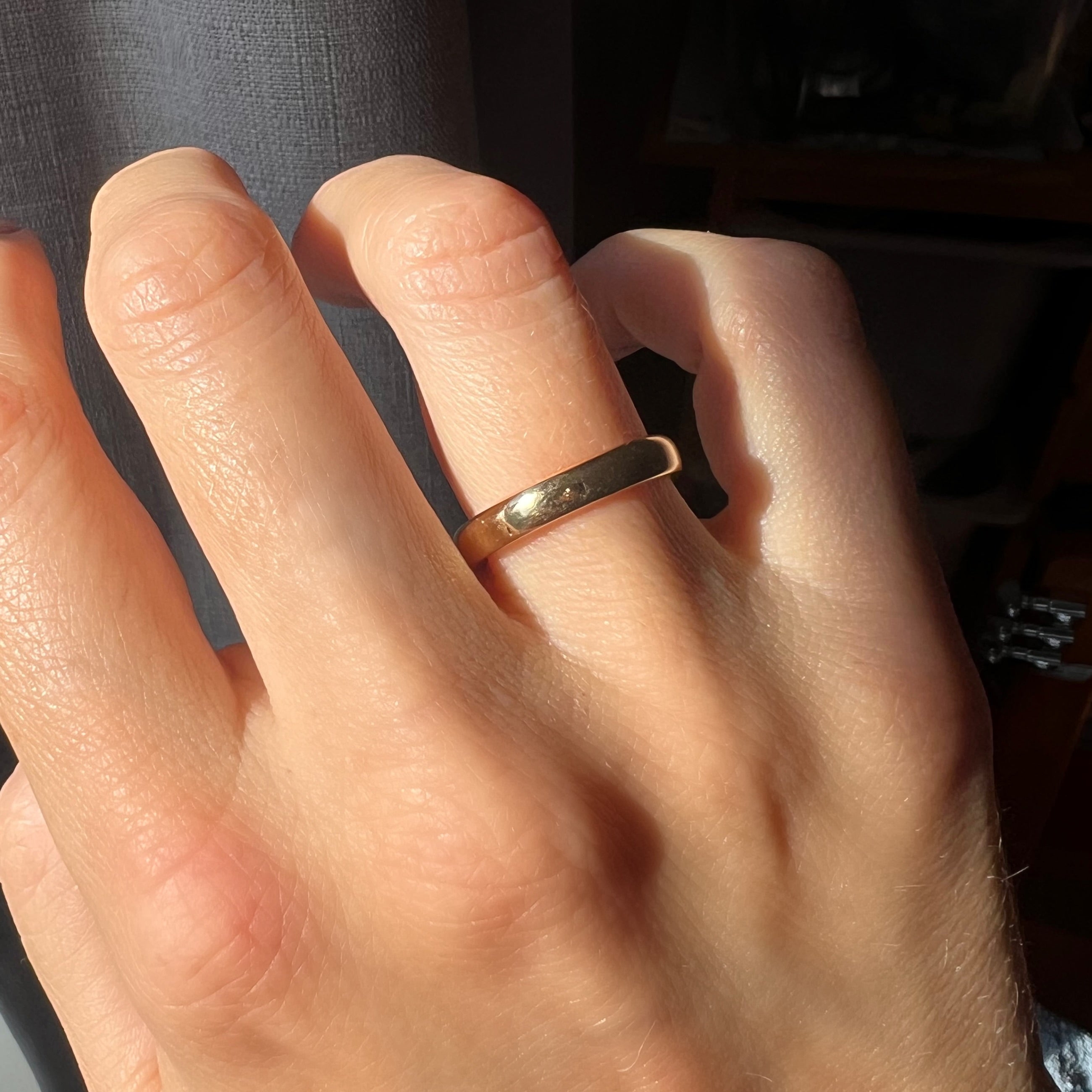18ct Gold Antique Wedding Band