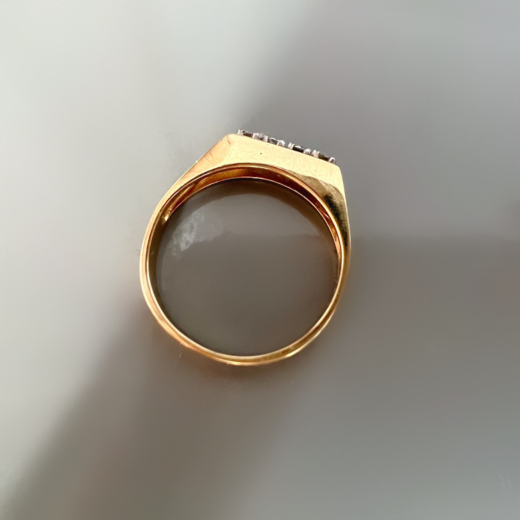 Angular vintage diamond ring