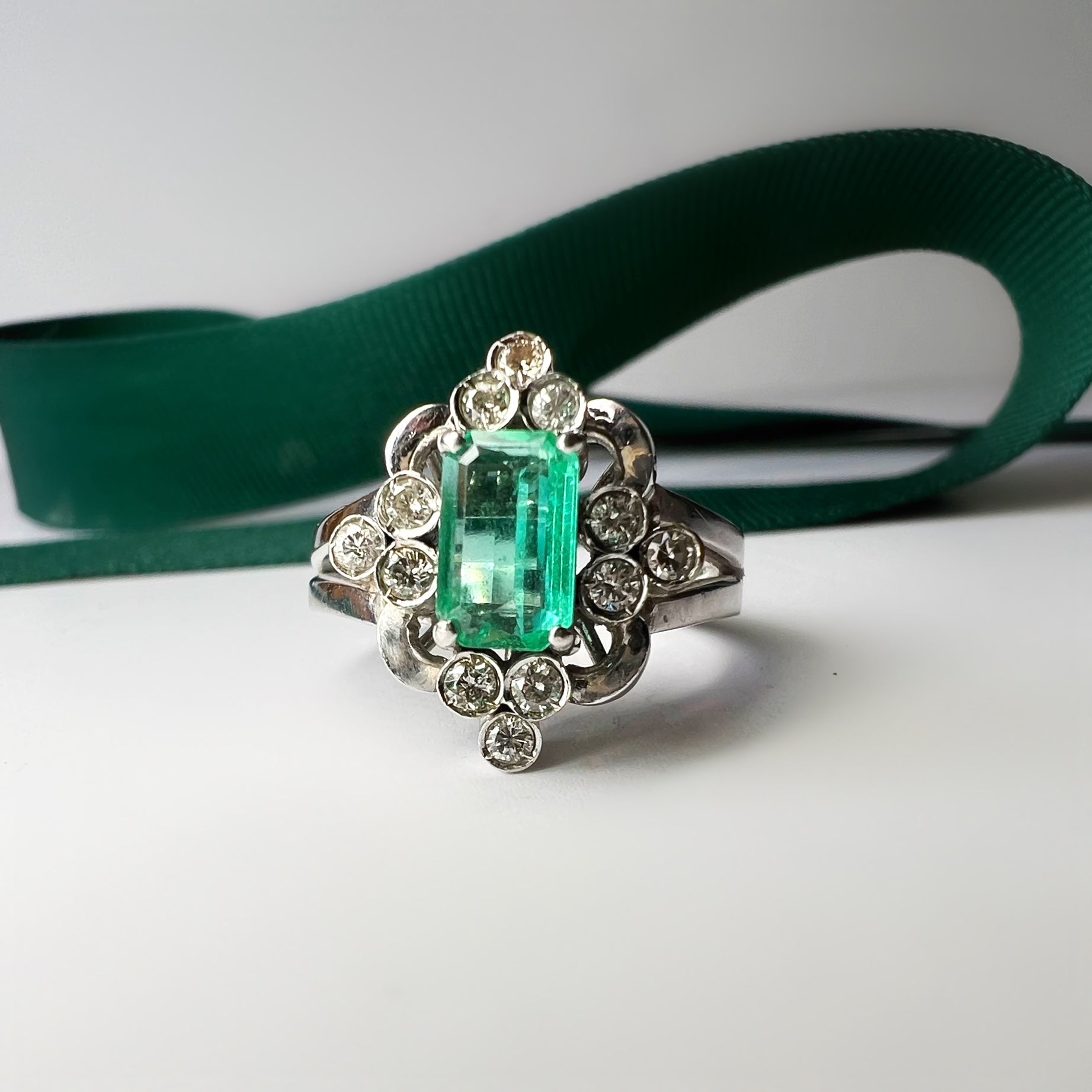 Vintage Emerald and Diamond Ornate Ring