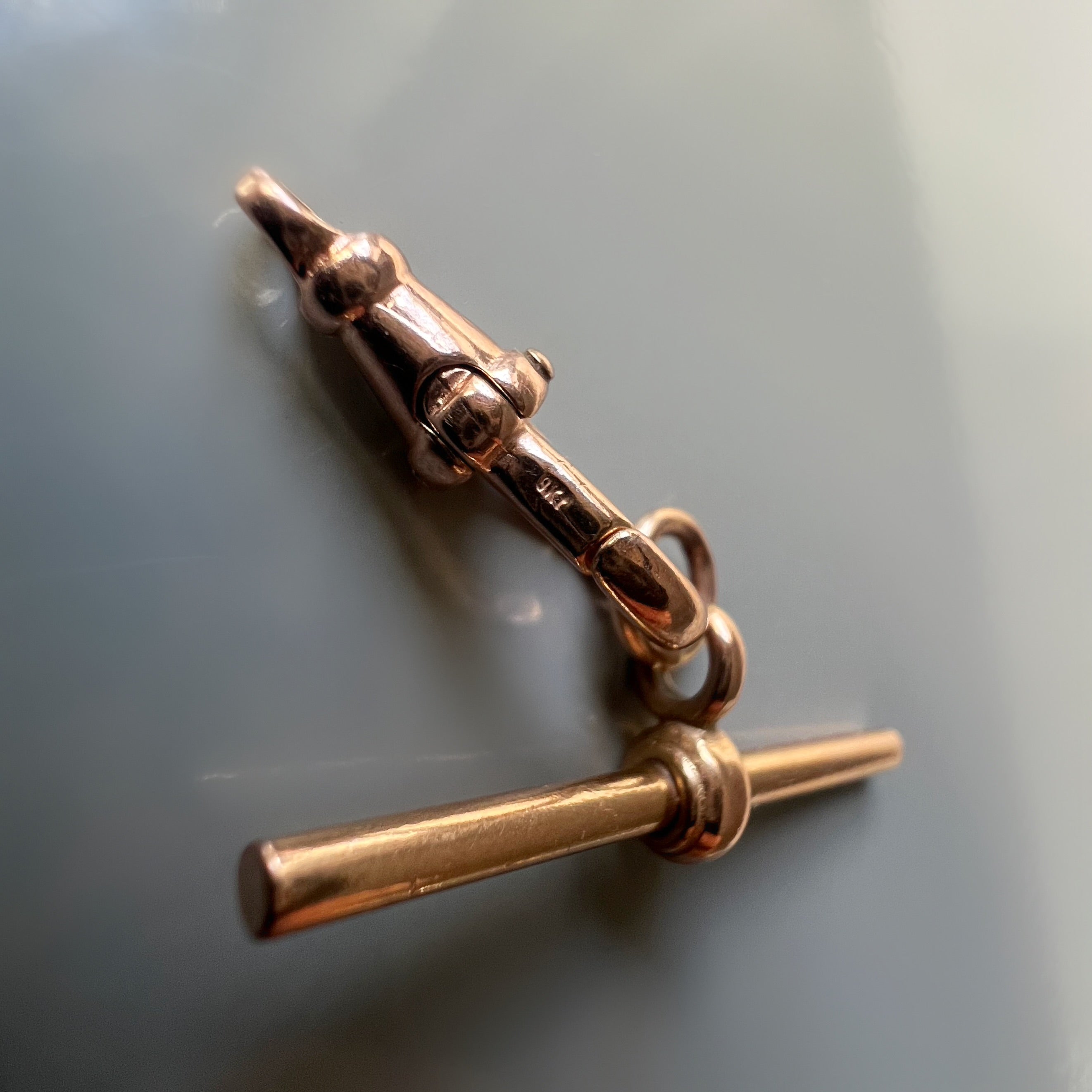 9ct Gold T-Bar and Lobster Clip