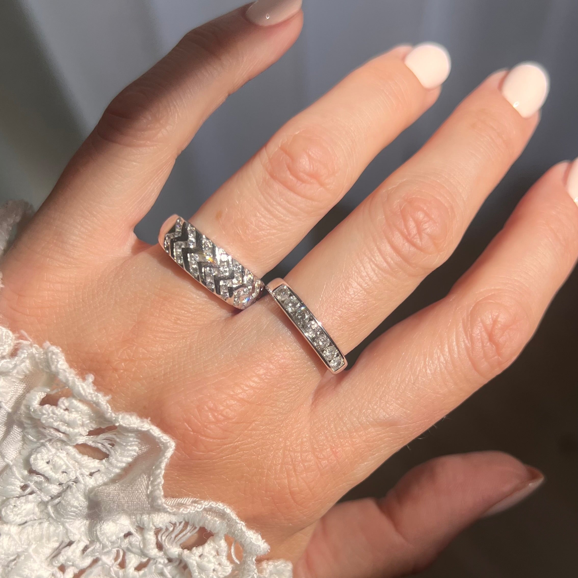 Domed Diamond 0.32ct ZIg Zag Band in 18ct White Gold