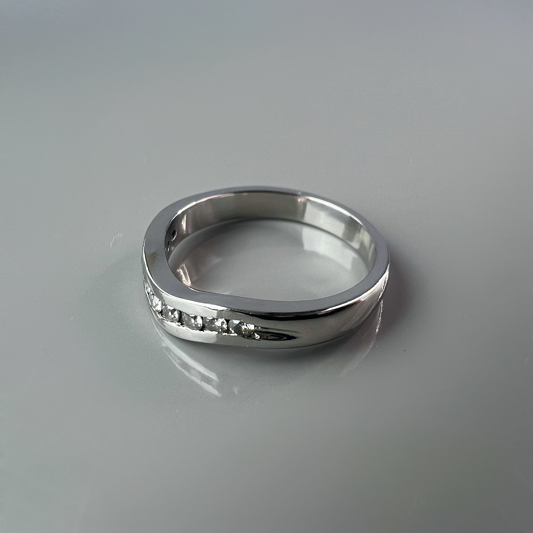 Curved 18ct Gold 0.27ct Diamond Eternity Ring