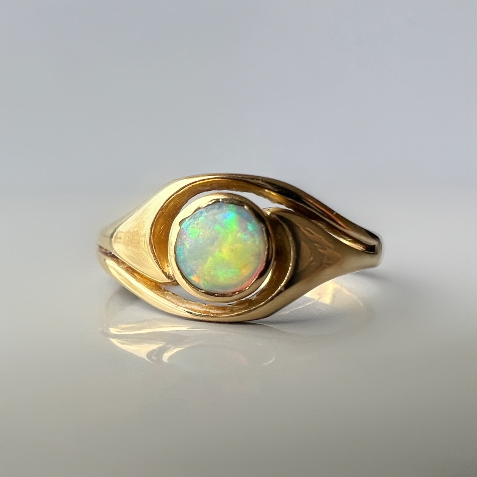 Vintage 18ct Gold and Opal Swirl Ring