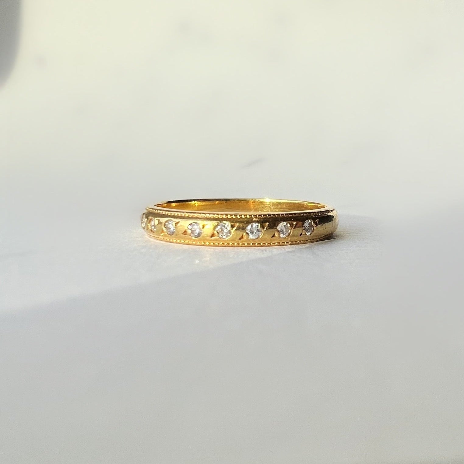 Vintage 18ct Yellow Gold band with Diamonds