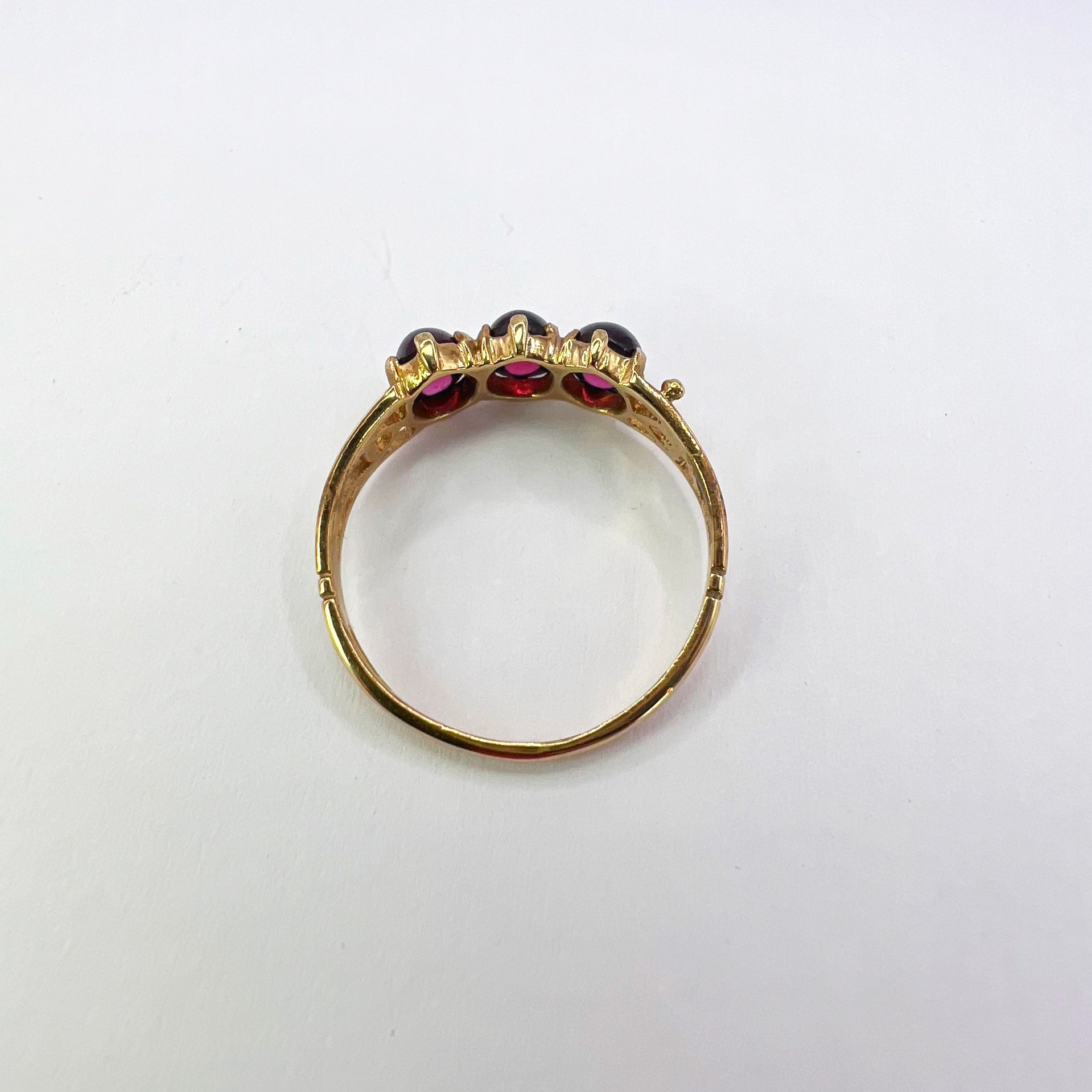 Vintage 3 Stone Garnet Ring