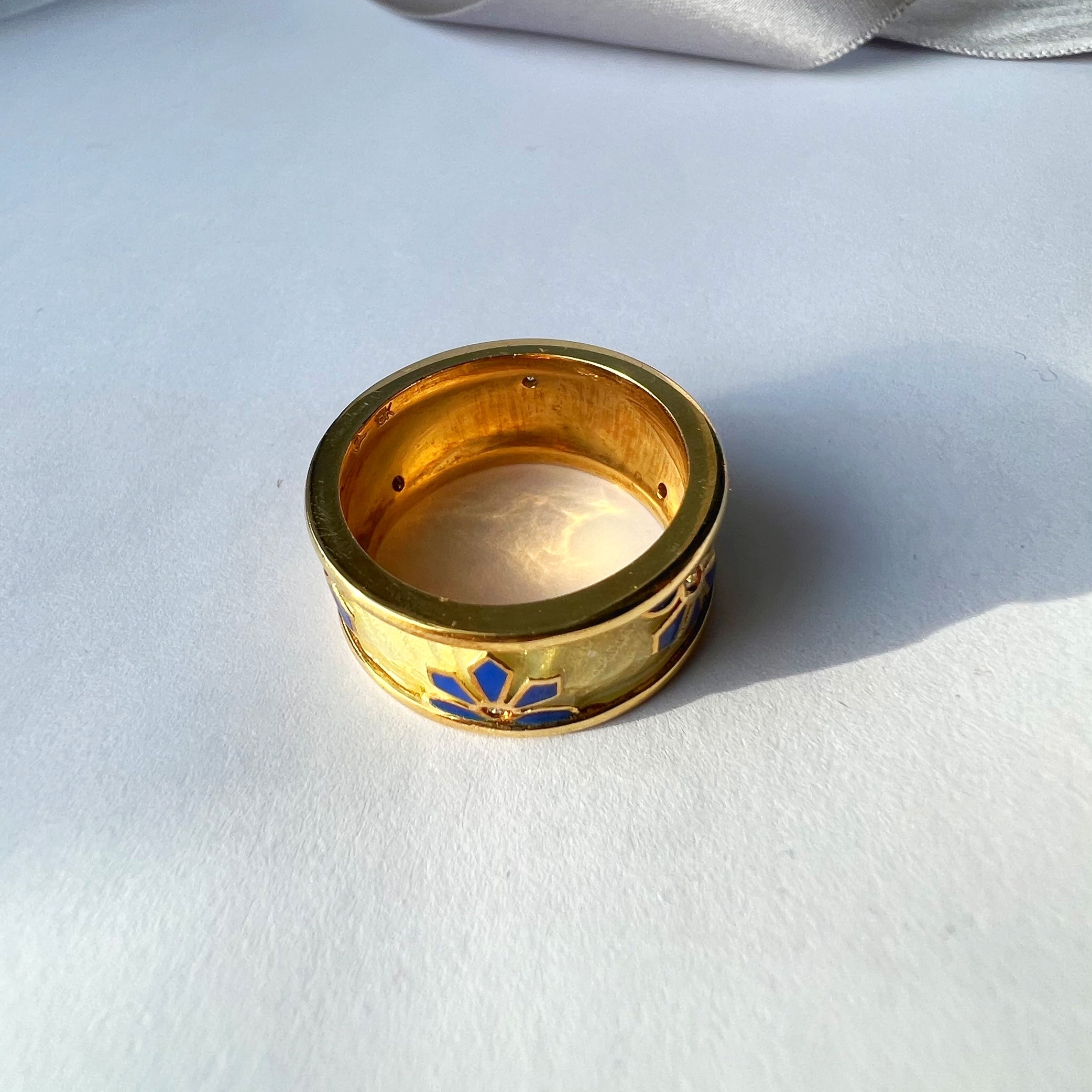 Enamel and 18ct Gold Band